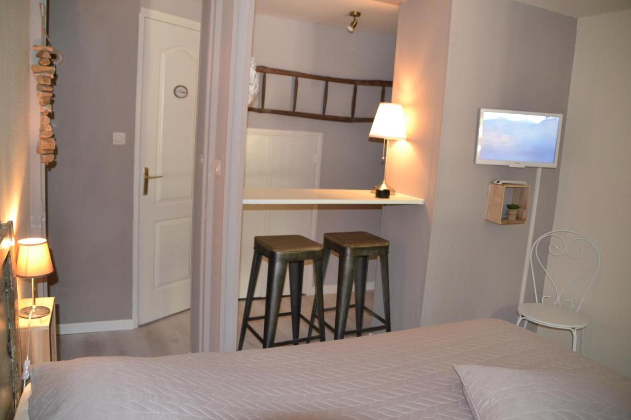 Maison Sous Le Pont Bed & Breakfast Meyras Екстериор снимка