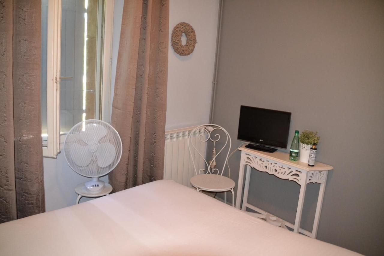 Maison Sous Le Pont Bed & Breakfast Meyras Екстериор снимка