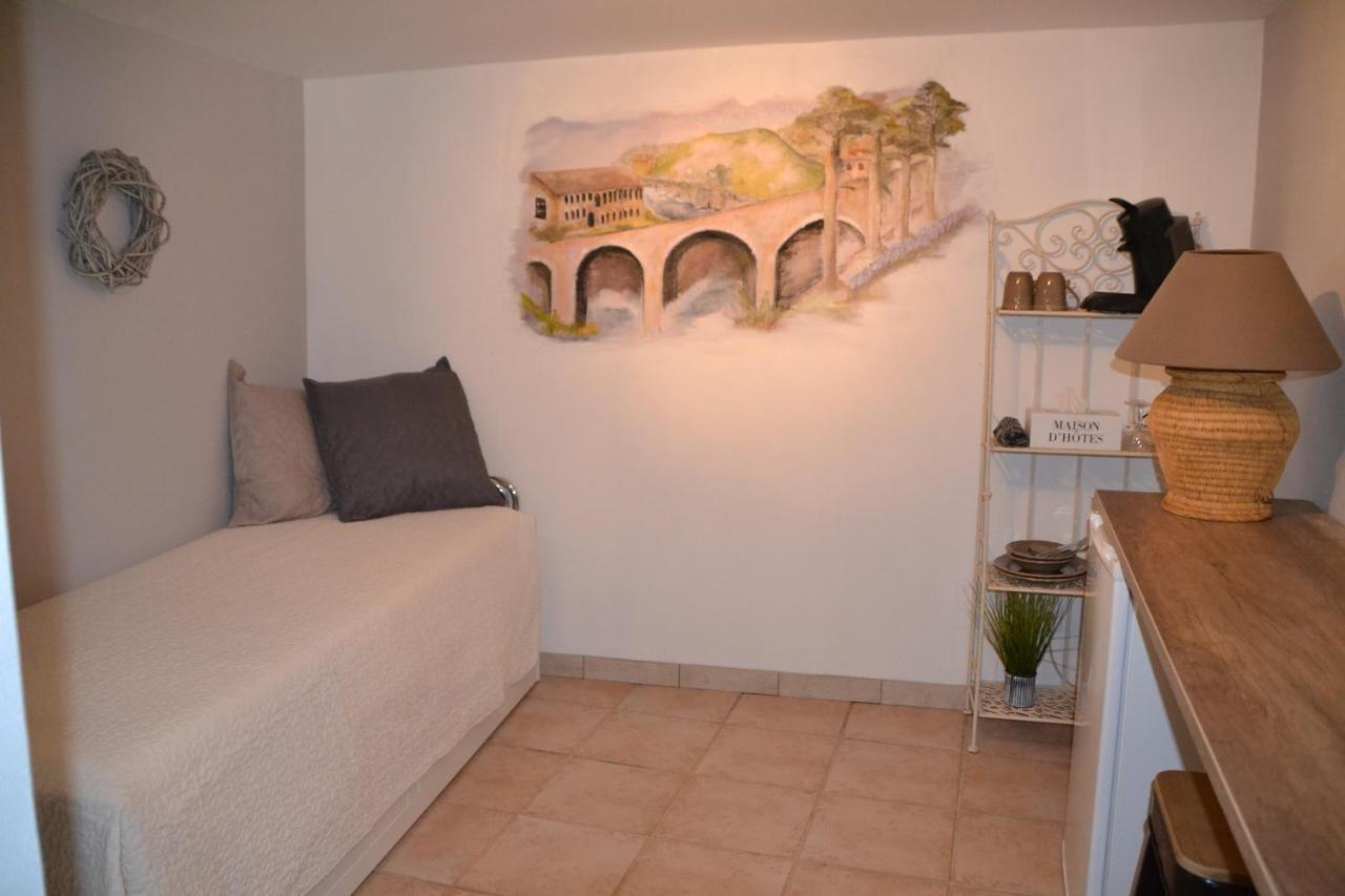 Maison Sous Le Pont Bed & Breakfast Meyras Екстериор снимка
