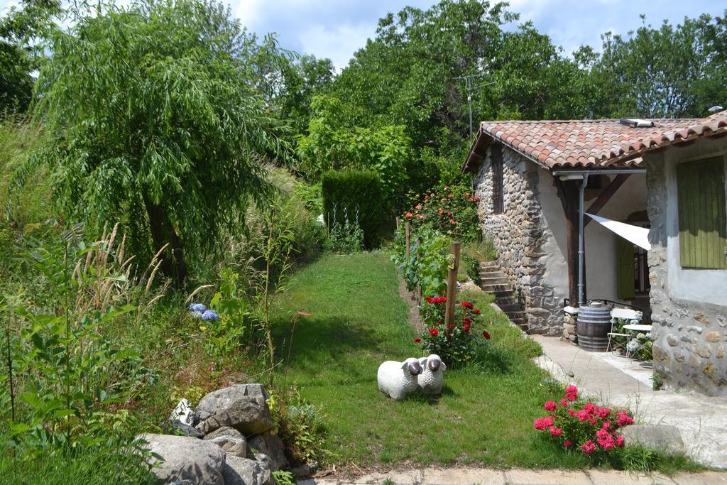 Maison Sous Le Pont Bed & Breakfast Meyras Екстериор снимка