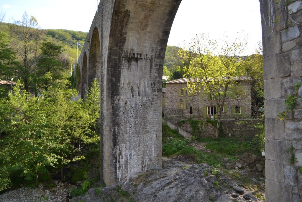 Maison Sous Le Pont Bed & Breakfast Meyras Екстериор снимка