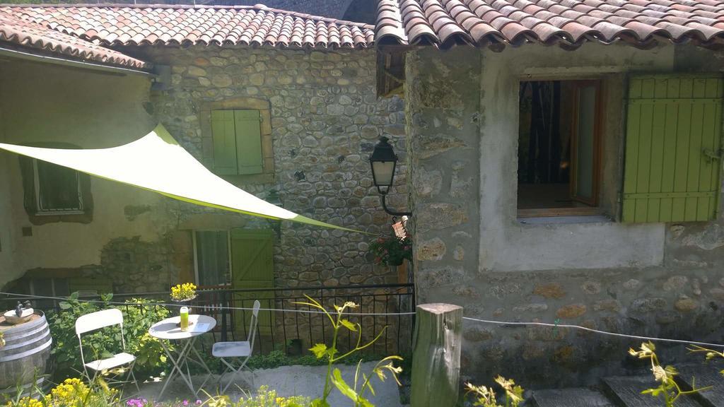 Maison Sous Le Pont Bed & Breakfast Meyras Екстериор снимка