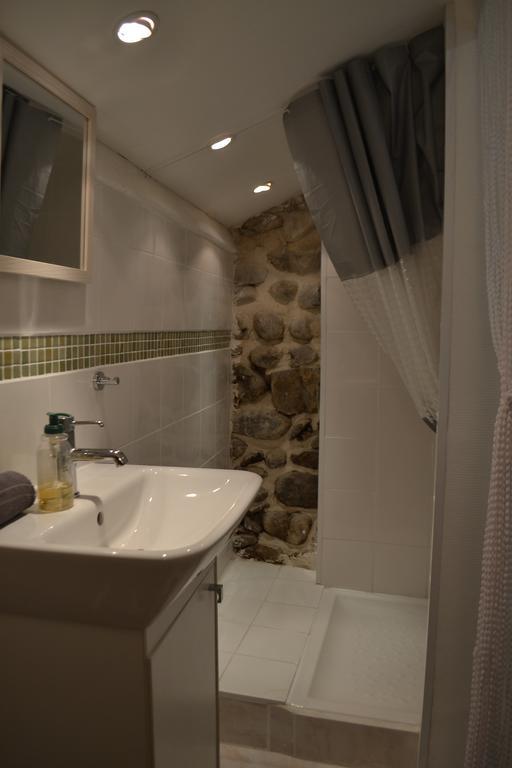 Maison Sous Le Pont Bed & Breakfast Meyras Екстериор снимка