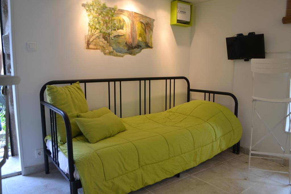 Maison Sous Le Pont Bed & Breakfast Meyras Екстериор снимка